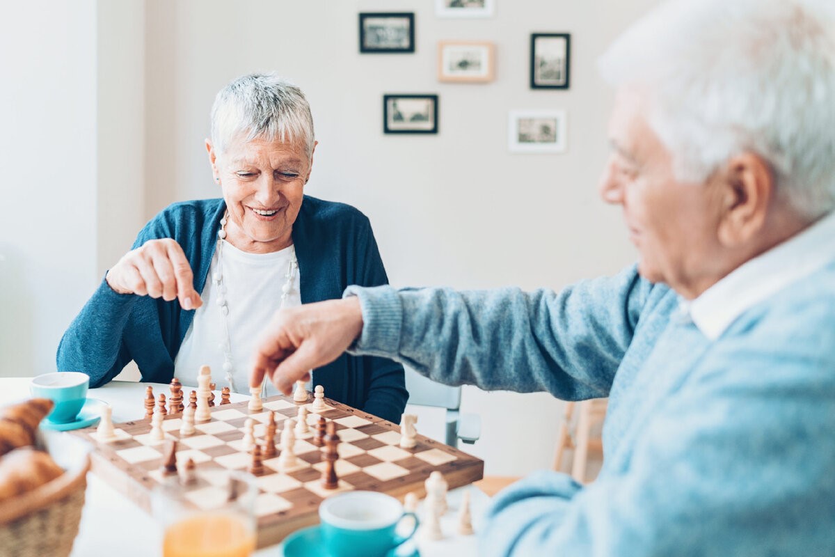 Ein einfaches Spiel, das Deutschen hilft, geistig aktiv zu bleiben. Für Menschen über 65, die es mit ihren Enkelkindern spielen können.