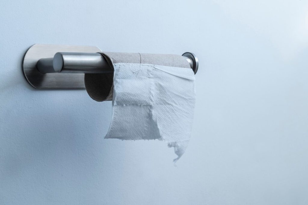 Auf Wiedersehen, Toilettenpapier: eine neue Variante für das Badezimmer, die weltweit bereits zum Trend wird.