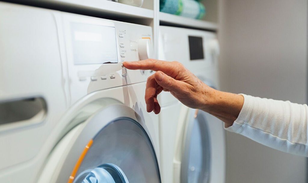 Die Hersteller sagen das nicht: Drücken Sie diese beiden Tasten – und die Waschmaschine reinigt sich selbst von Kalkablagerungen