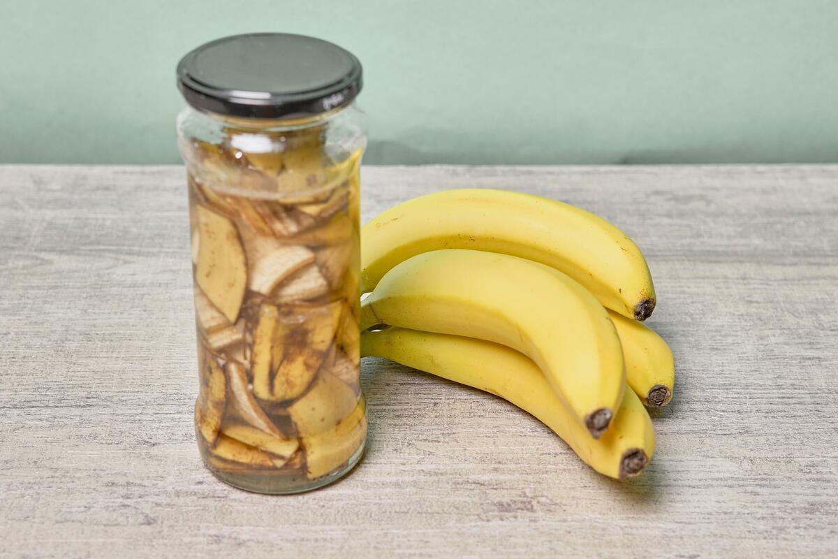 Bananenschalen mit Essig: Warum wird diese Mischung empfohlen und wofür wird sie verwendet? Deutsche