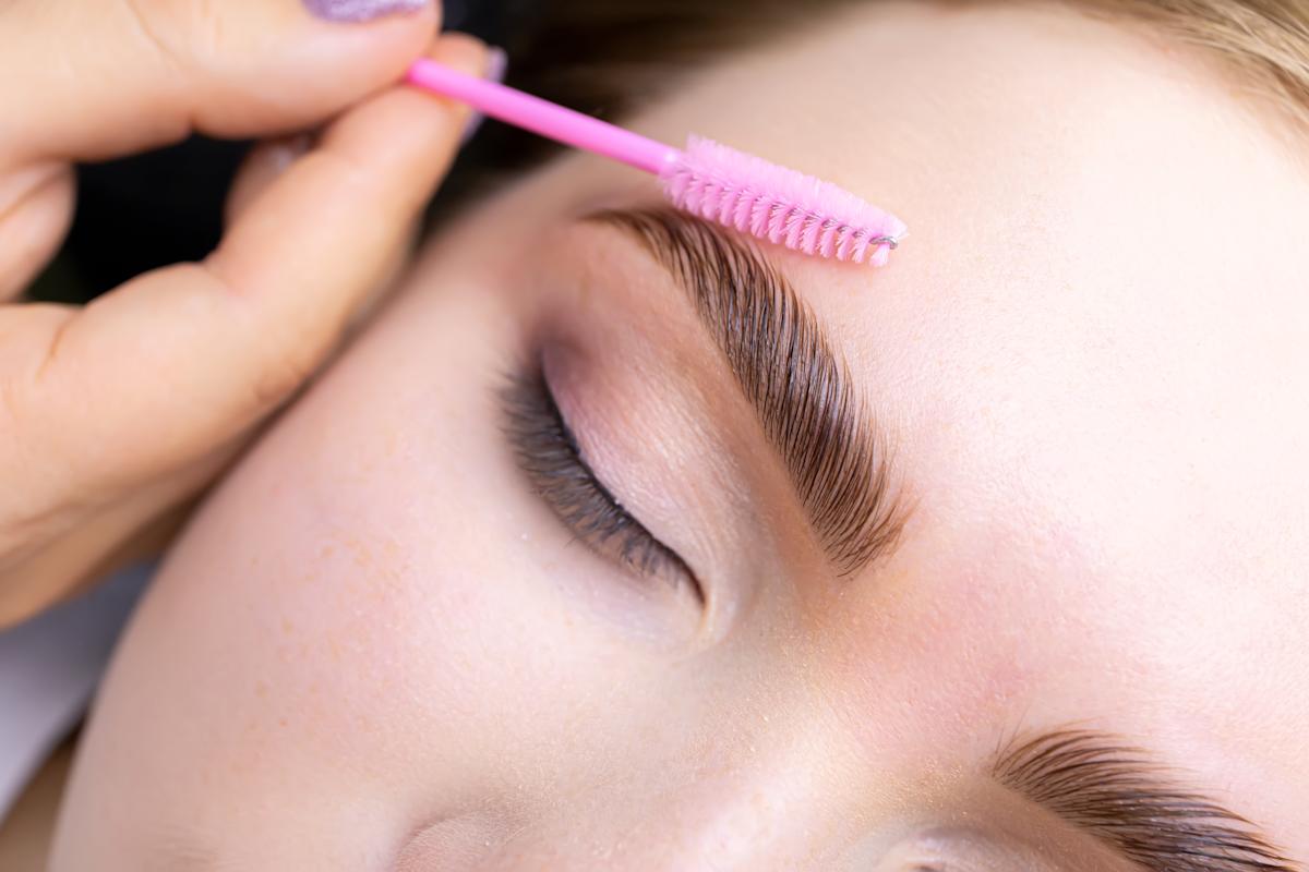Das beste und günstigste Mittel zur Pflege von Wimpern und Augenbrauen. „Unsere Kundinnen erzielen hervorragende Ergebnisse.“