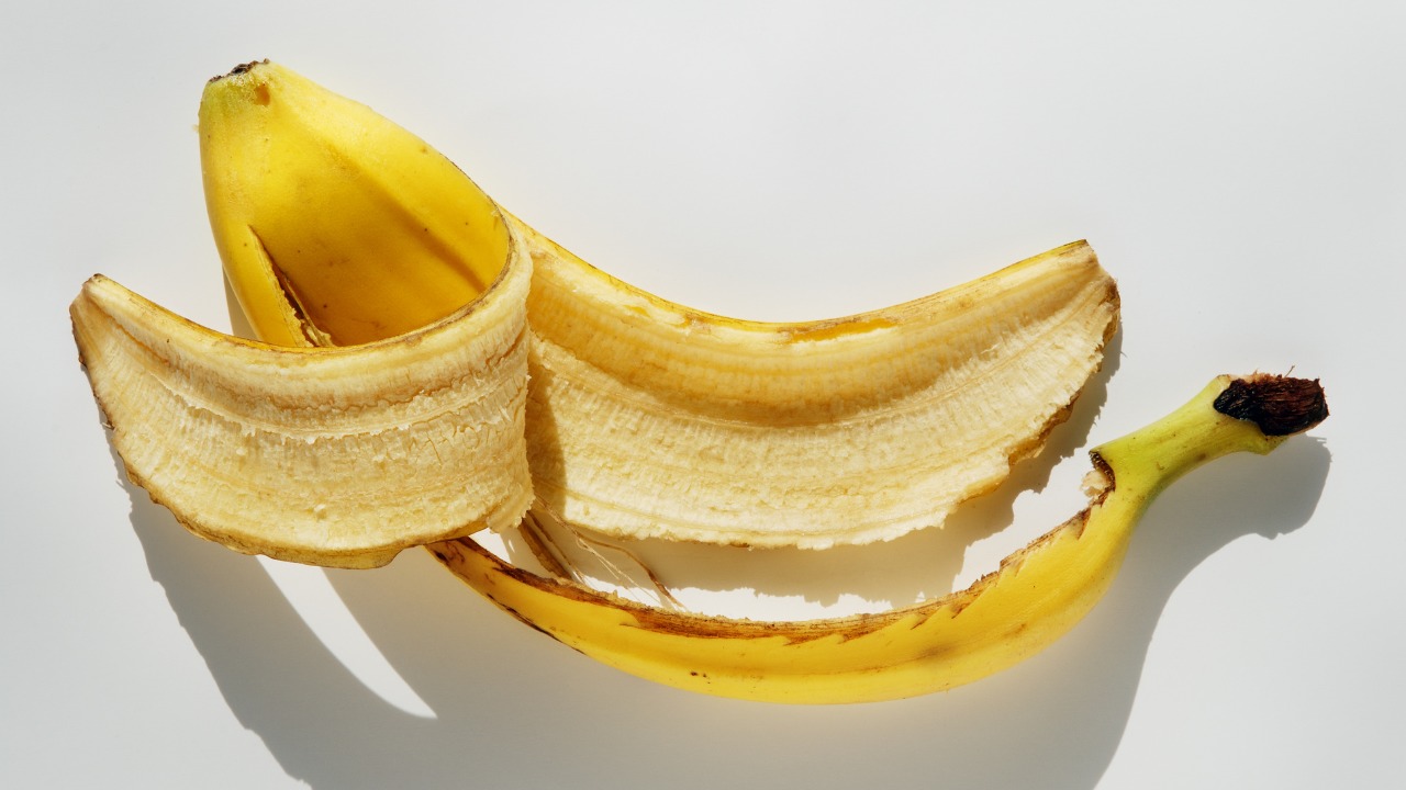 Bananenschalen mit Backpulver: Warum wird diese Mischung empfohlen und wofür wird sie verwendet?