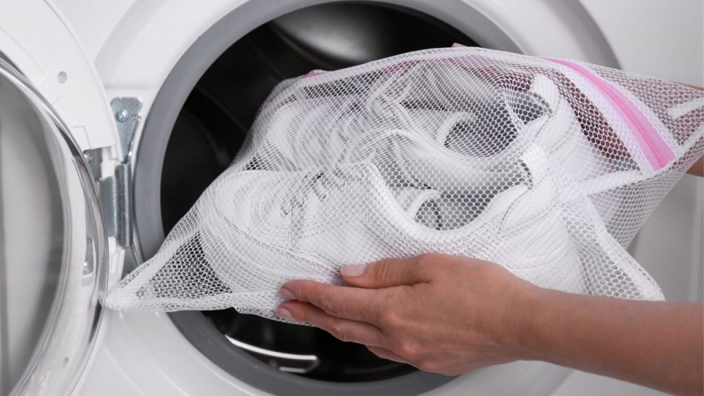 Sie müssen nicht stark reiben oder den Kundendienst anrufen: Eine einfache Methode, um Schuhe in der Waschmaschine zu waschen, damit sie wie neu aussehen