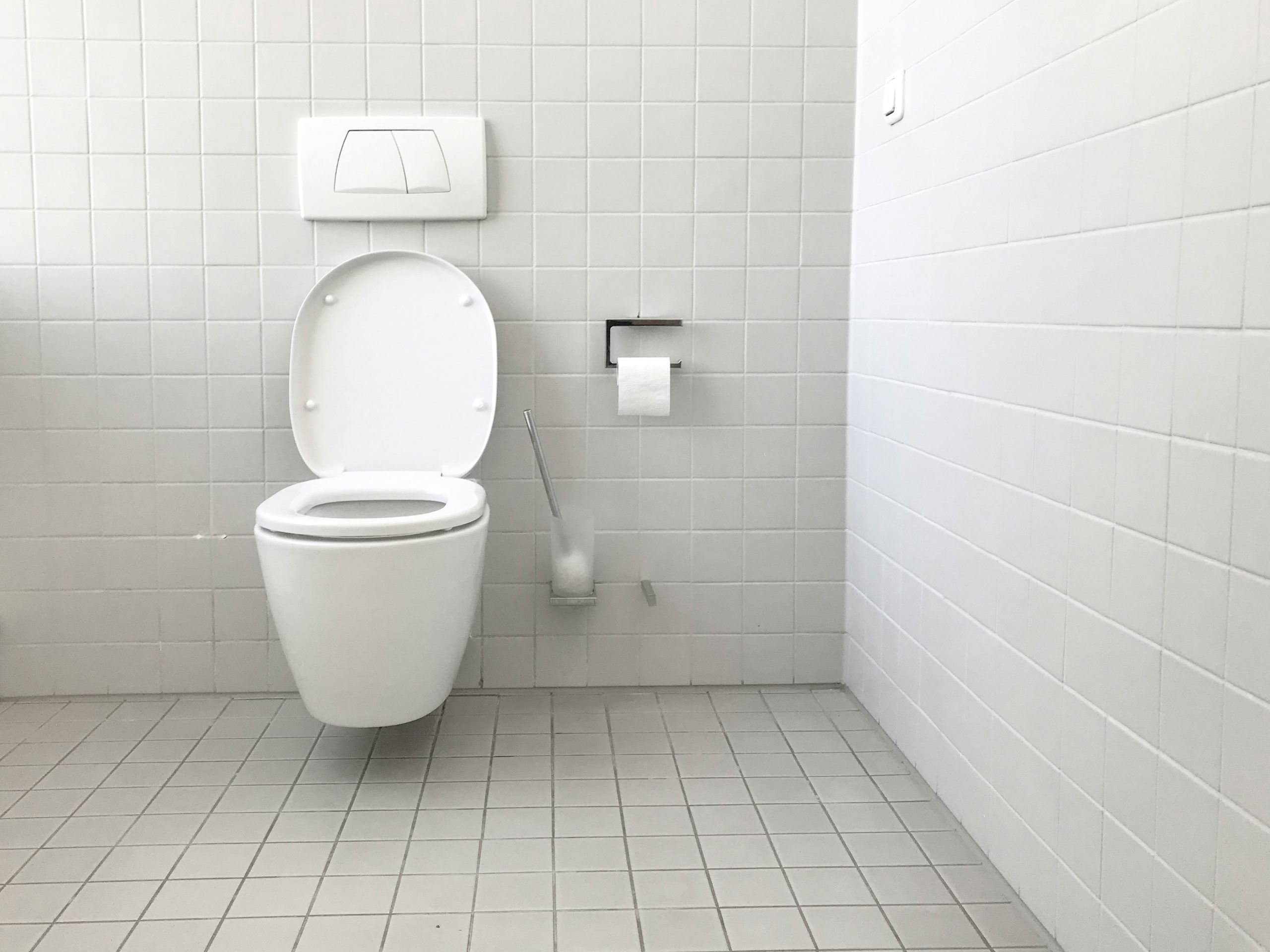 Einfach und effektiv: Ein Trick mit Alufolie, der Ihre Toilette makellos sauber hält