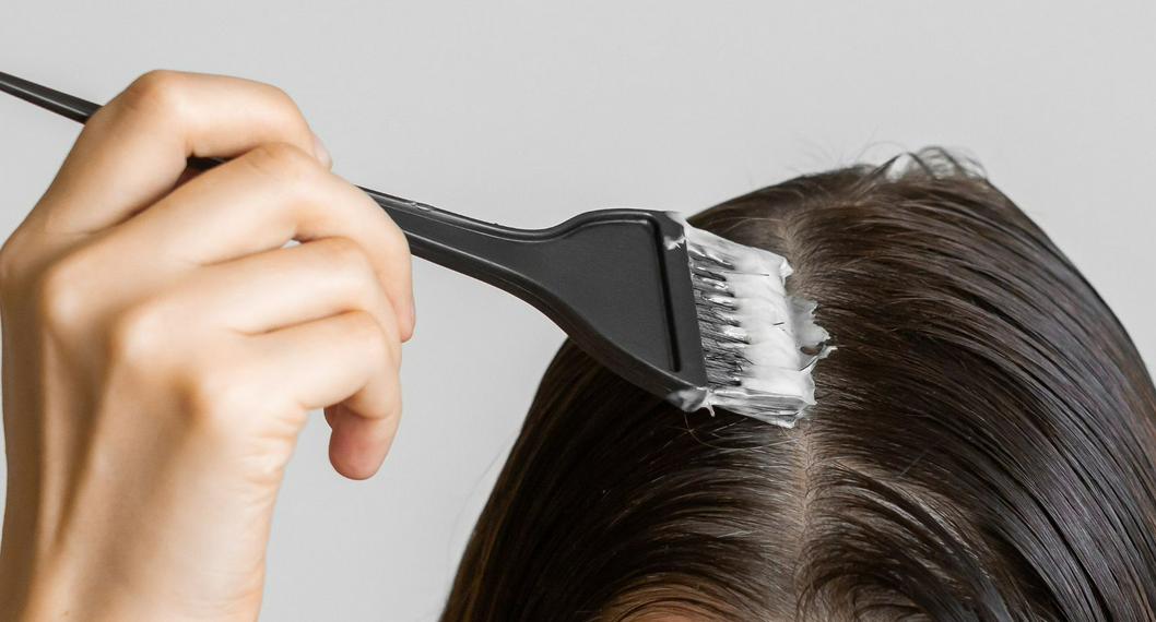 Wie man graue Haare für immer loswird: Eine hausgemachte Mischung ohne Farbstoffe und Chemikalien zur Wiederherstellung der Haarfarbe