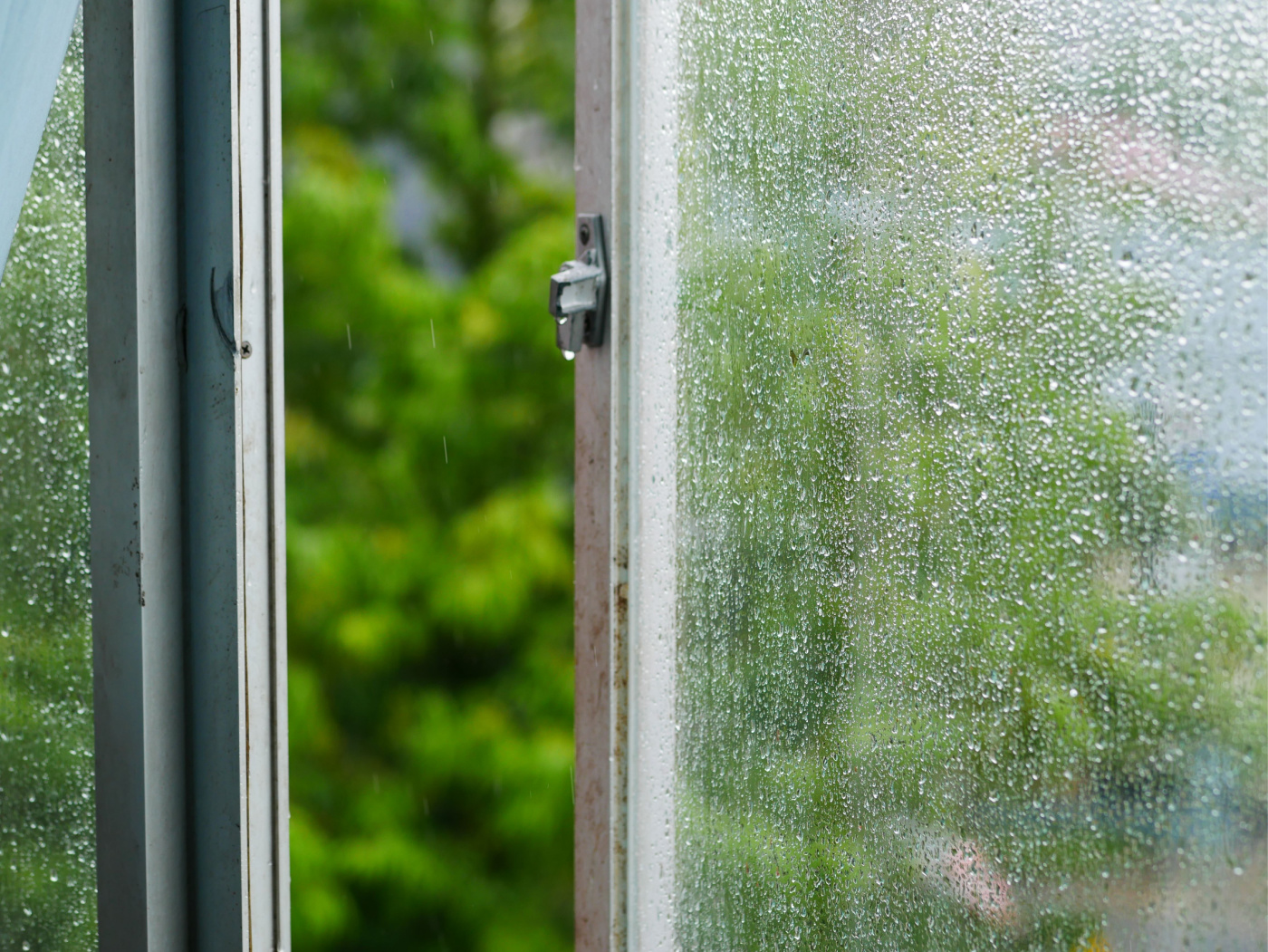 Auf Wiedersehen, beschlagene Fenster: Das ist der Trick, den unsere Großmütter im Winter angewendet haben