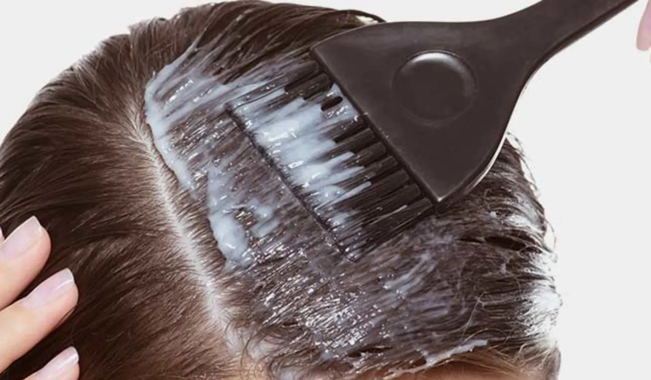 Wie man graue Haare für immer loswird: Eine hausgemachte Mischung ohne Farbstoffe und Chemikalien zur Wiederherstellung der Haarfarbe