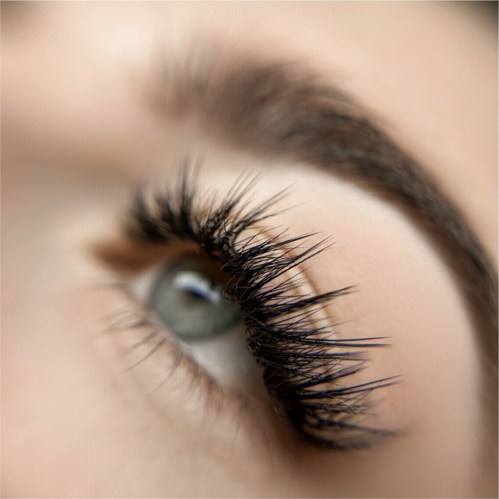 Das beste und günstigste Mittel zur Pflege von Wimpern und Augenbrauen. „Unsere Kundinnen erzielen hervorragende Ergebnisse.“