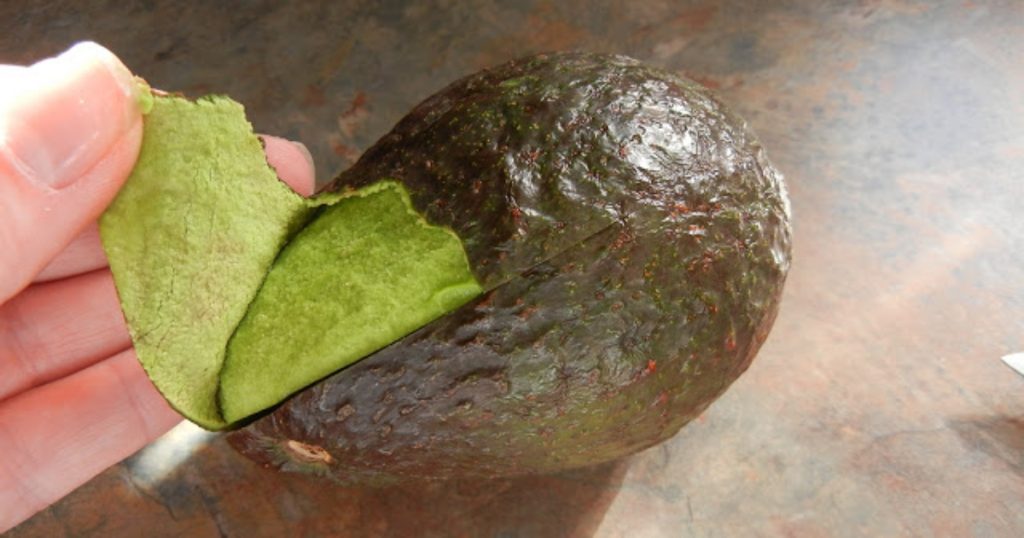 Avocadoschalen mit Backpulver mischen: Wozu dient das und welche Vorteile hat es?