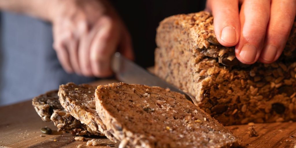 Fertig in 5 Minuten: Rezept für Vollkornbrot aus der Pfanne, glutenfrei und ohne Mehl