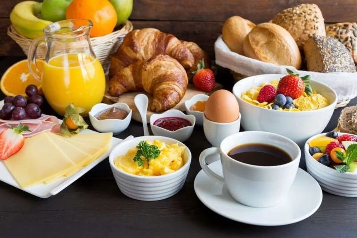Das Frühstück zu dieser Zeit verkürzt das Leben. Nach 20 Jahren Forschung gibt es Gewissheit.