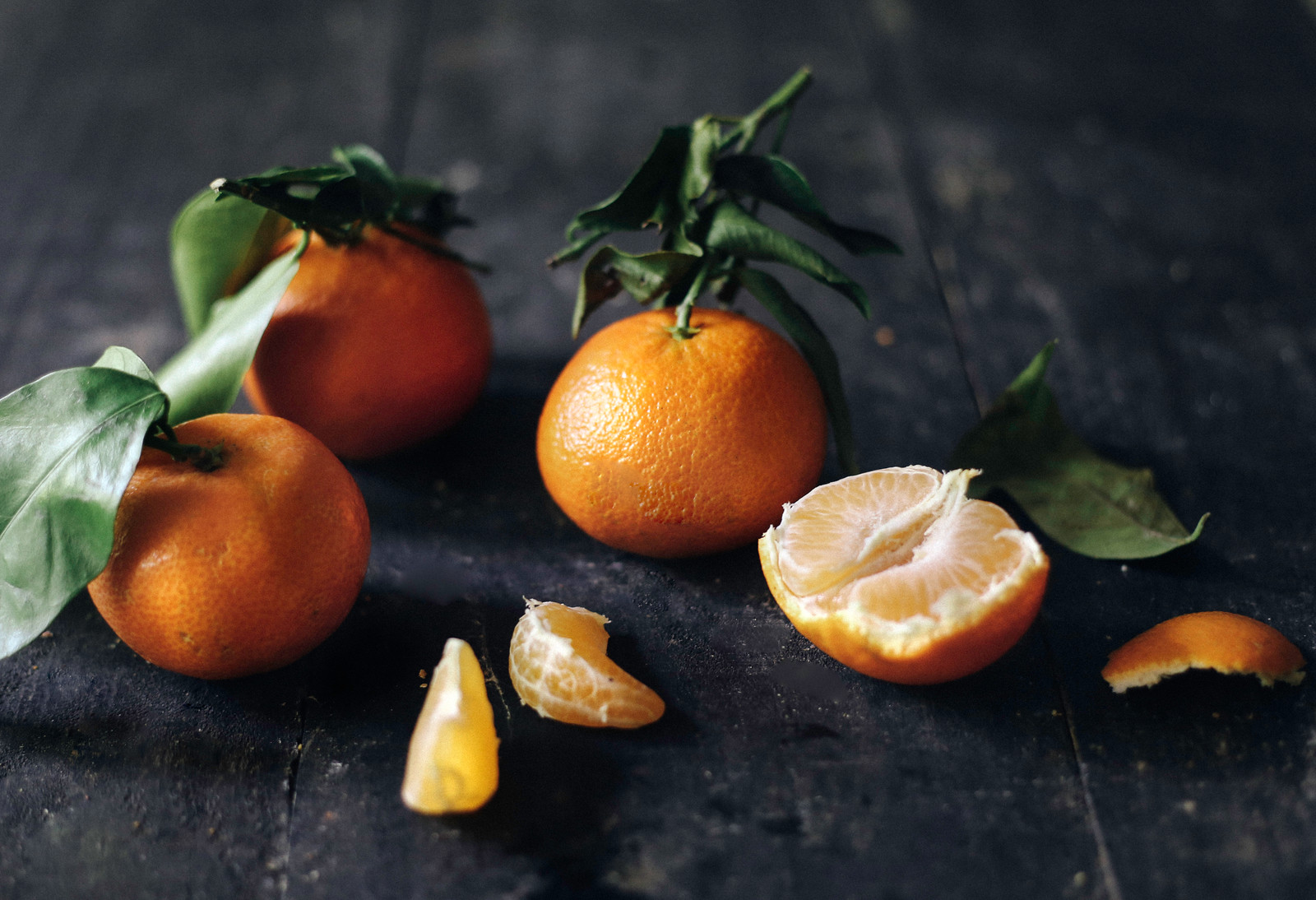 Dieses raffinierte Rezept für ein Reinigungsmittel aus Mandarinenschalen und Essig ist mein Favorit für die Reinigung geworden: Es reinigt alles sofort und duftet so gut!