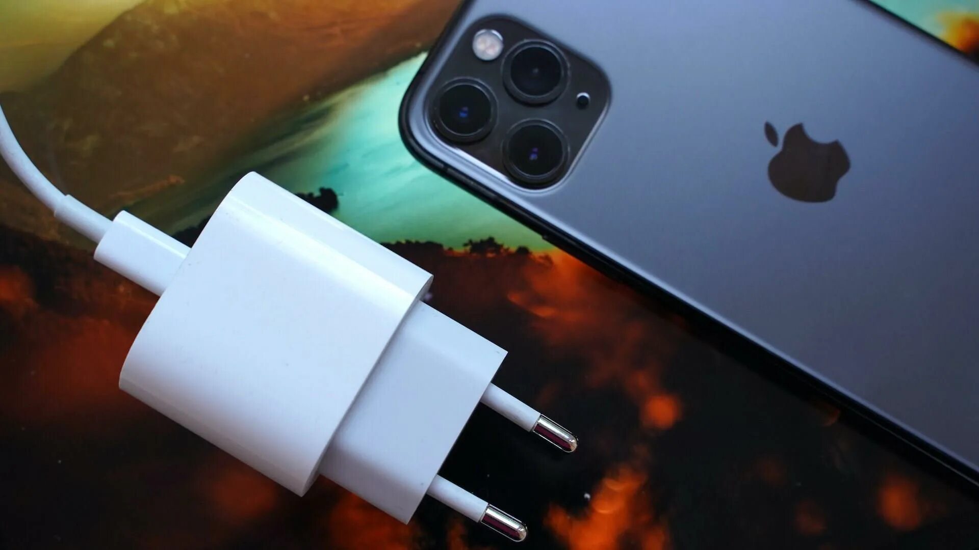 Warum sollte man beim Aufladen des Mobiltelefons den Flugmodus aktivieren?