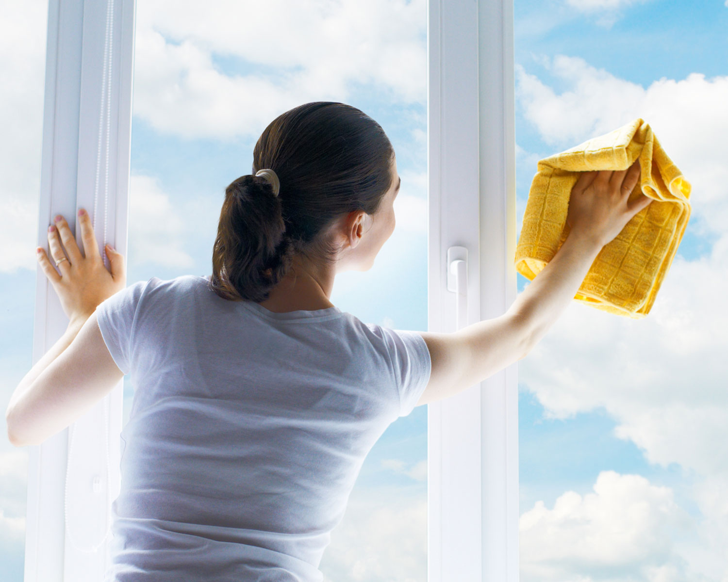 Haushaltstrick – 2 Spülmaschinentabs, und die Fenster glänzen in wenigen Minuten streifenfrei