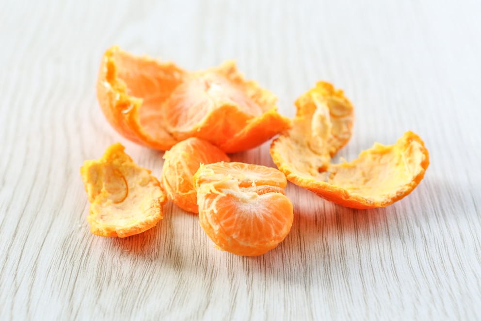 Dieses raffinierte Rezept für ein Reinigungsmittel aus Mandarinenschalen und Essig ist mein Favorit für die Reinigung geworden: Es reinigt alles sofort und duftet so gut!