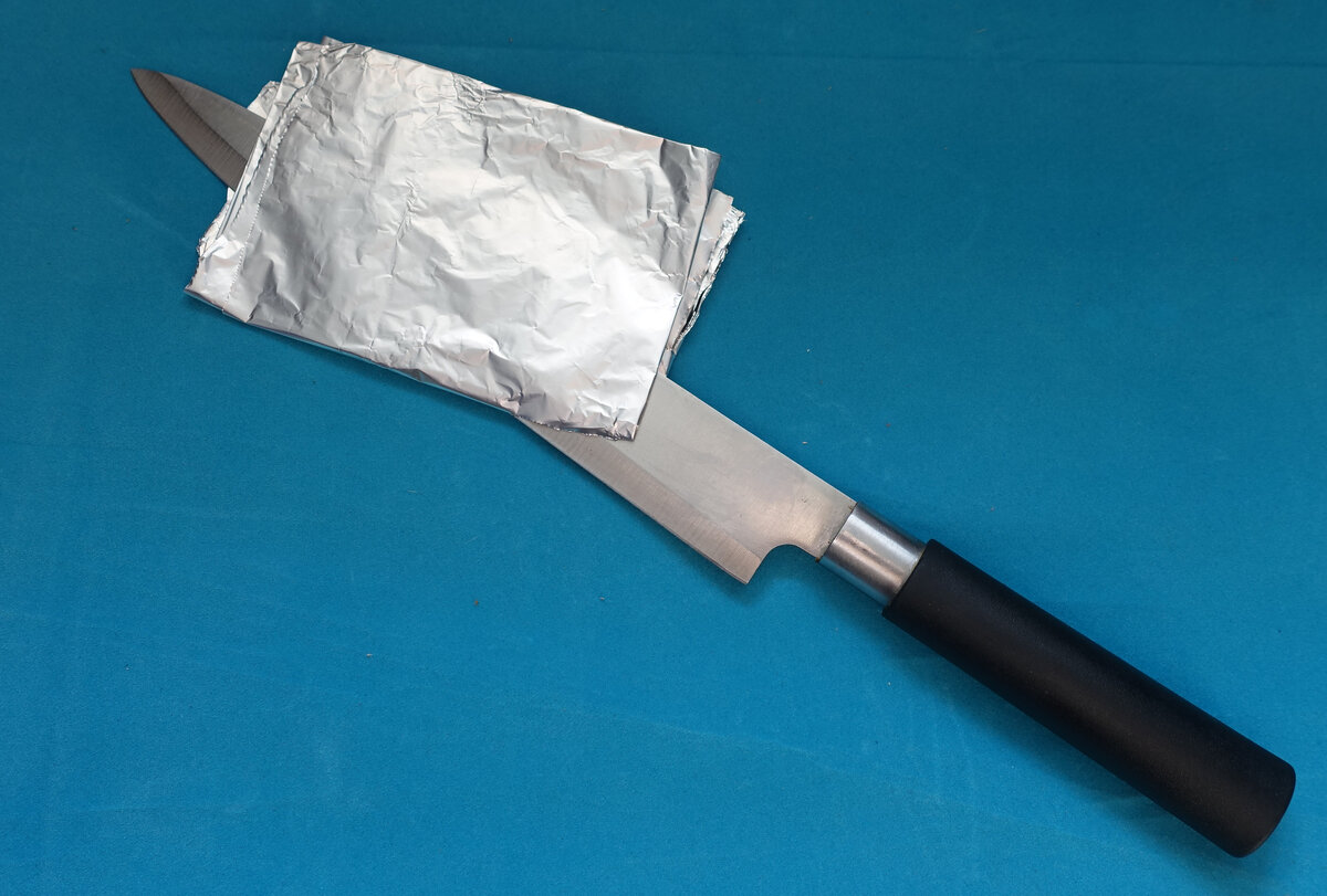 Nicht nur zum Kochen: Wie man Aluminiumfolie zum Schärfen von Messern in 5 Minuten verwendet
