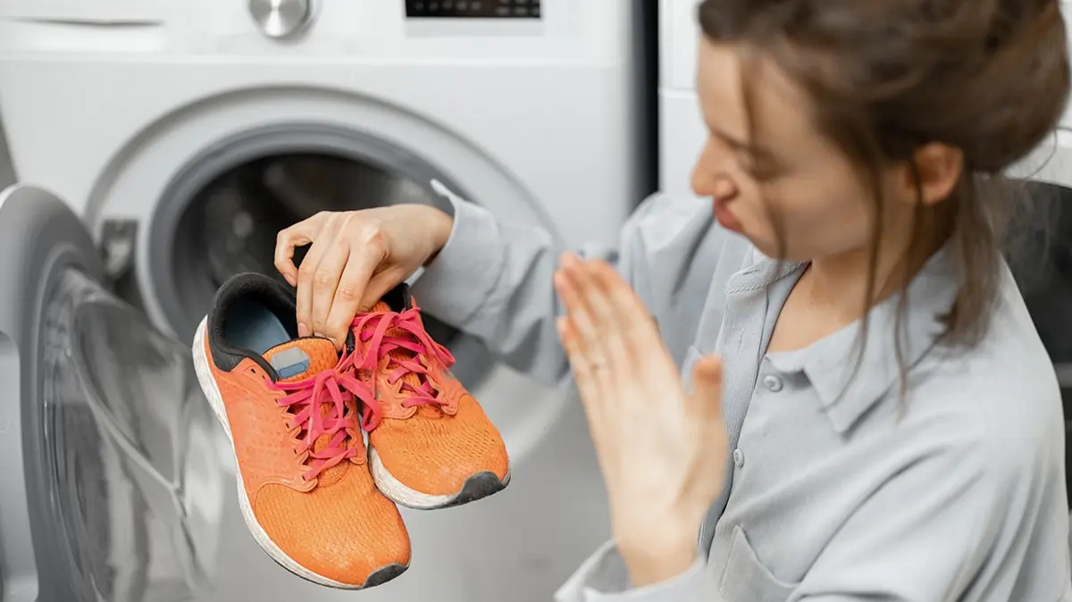 Sie müssen nicht stark reiben oder den Kundendienst anrufen: Eine einfache Methode, um Schuhe in der Waschmaschine zu waschen, damit sie wie neu aussehen