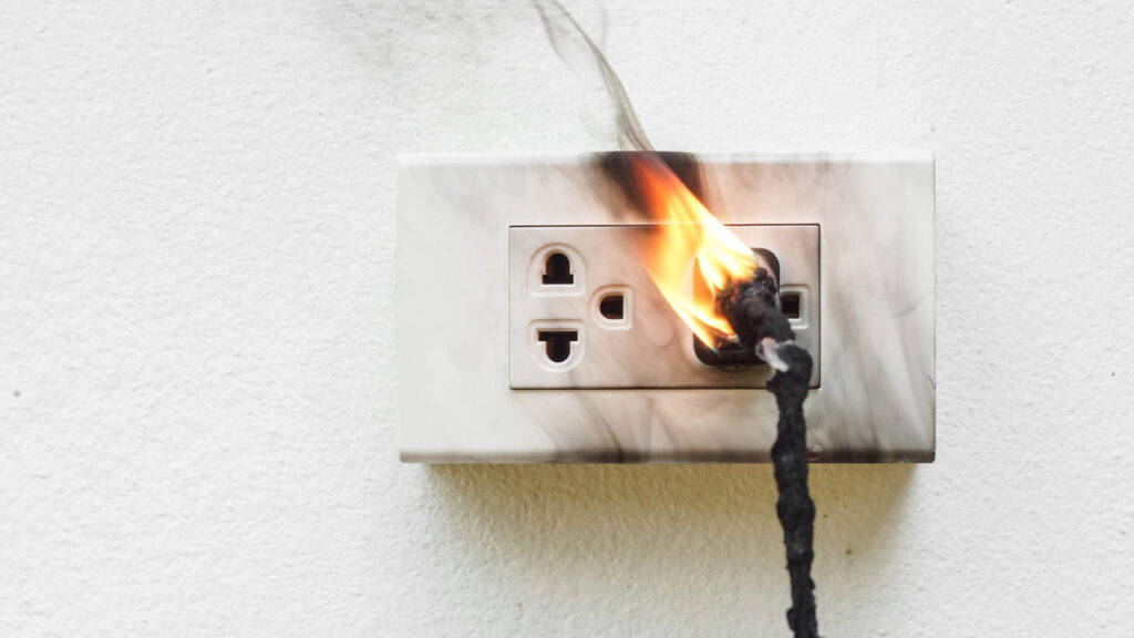 Elektrogeräte, die Sie beim Verlassen des Hauses immer ausschalten sollten, um Brände zu vermeiden