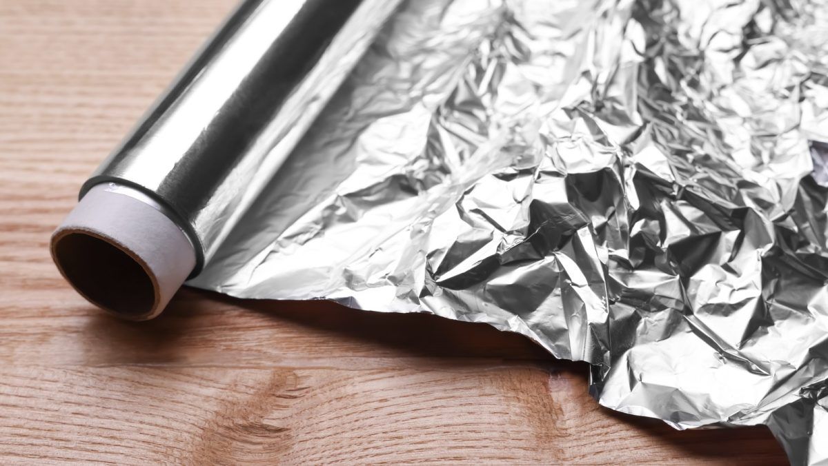 Warum Aluminiumfolie in Blumentöpfe legen und wozu dient sie?