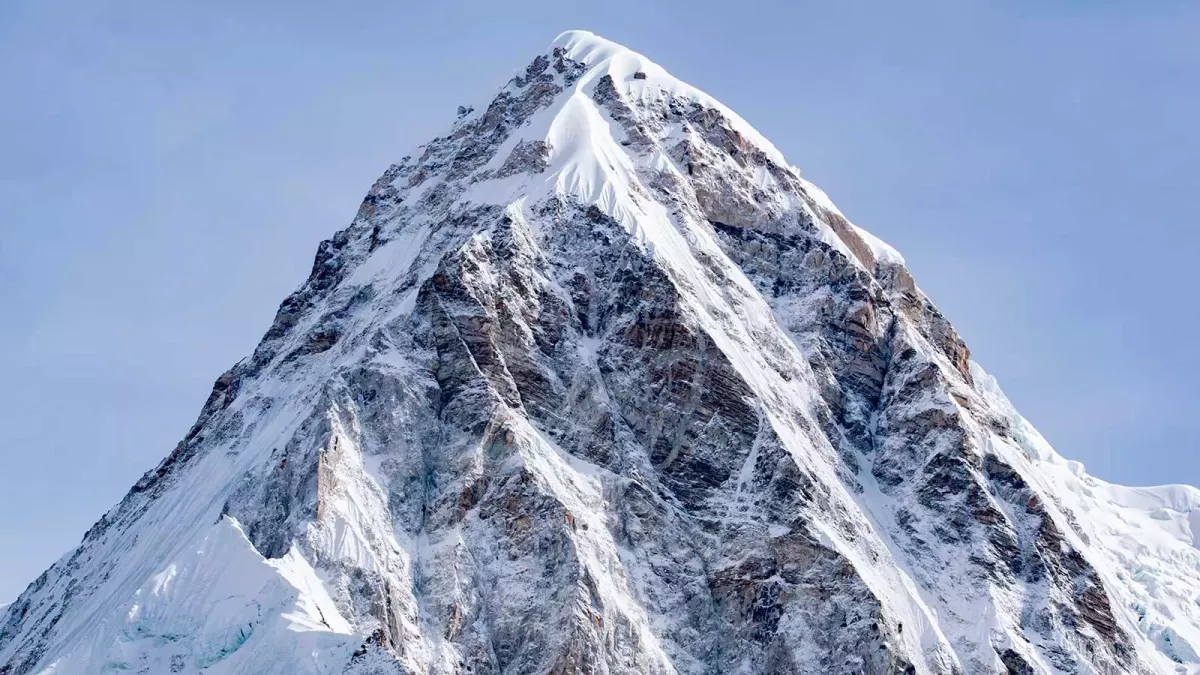 Der Everest ist ein Zwerg im Vergleich zum höchsten Berg im Sonnensystem.