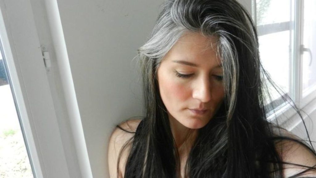 Auf Wiedersehen, graue Haare, in wenigen Minuten: ohne Friseur und ohne Komplikationen