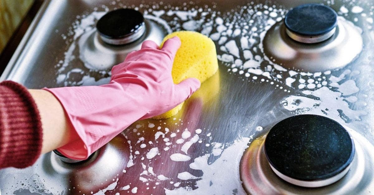 Weder Essig noch Backpulver: Ein einfacher Trick, um Ihre Kochfelder im Handumdrehen zu reinigen