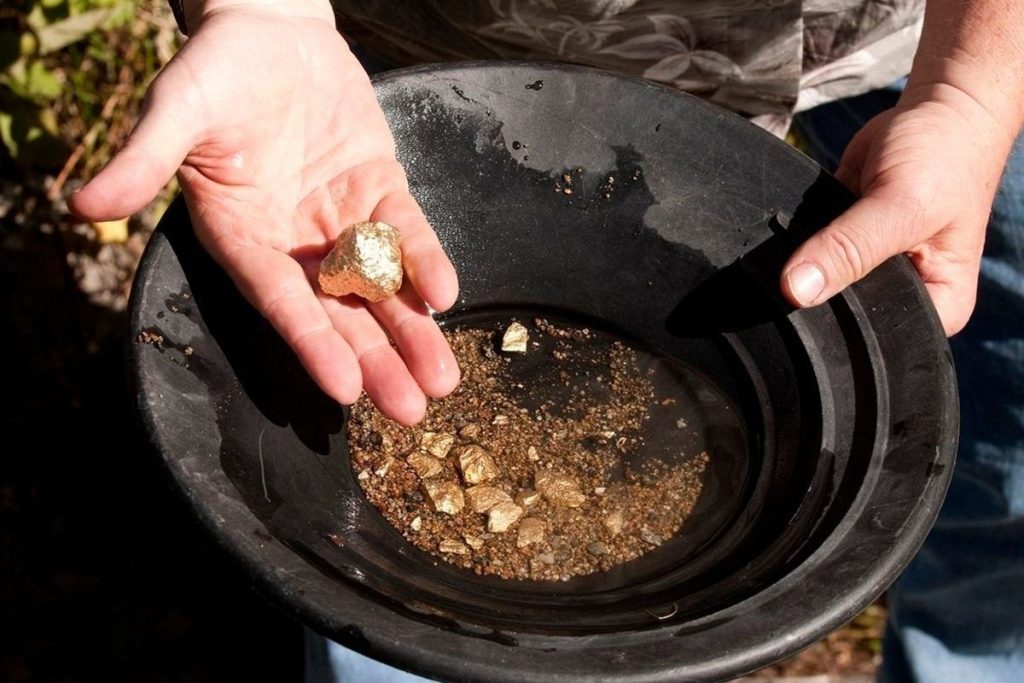 Entdeckung des Jahrhunderts: Fluss mit Tonnen von Gold gefunden, der vollständig einem einzigen Land gehört