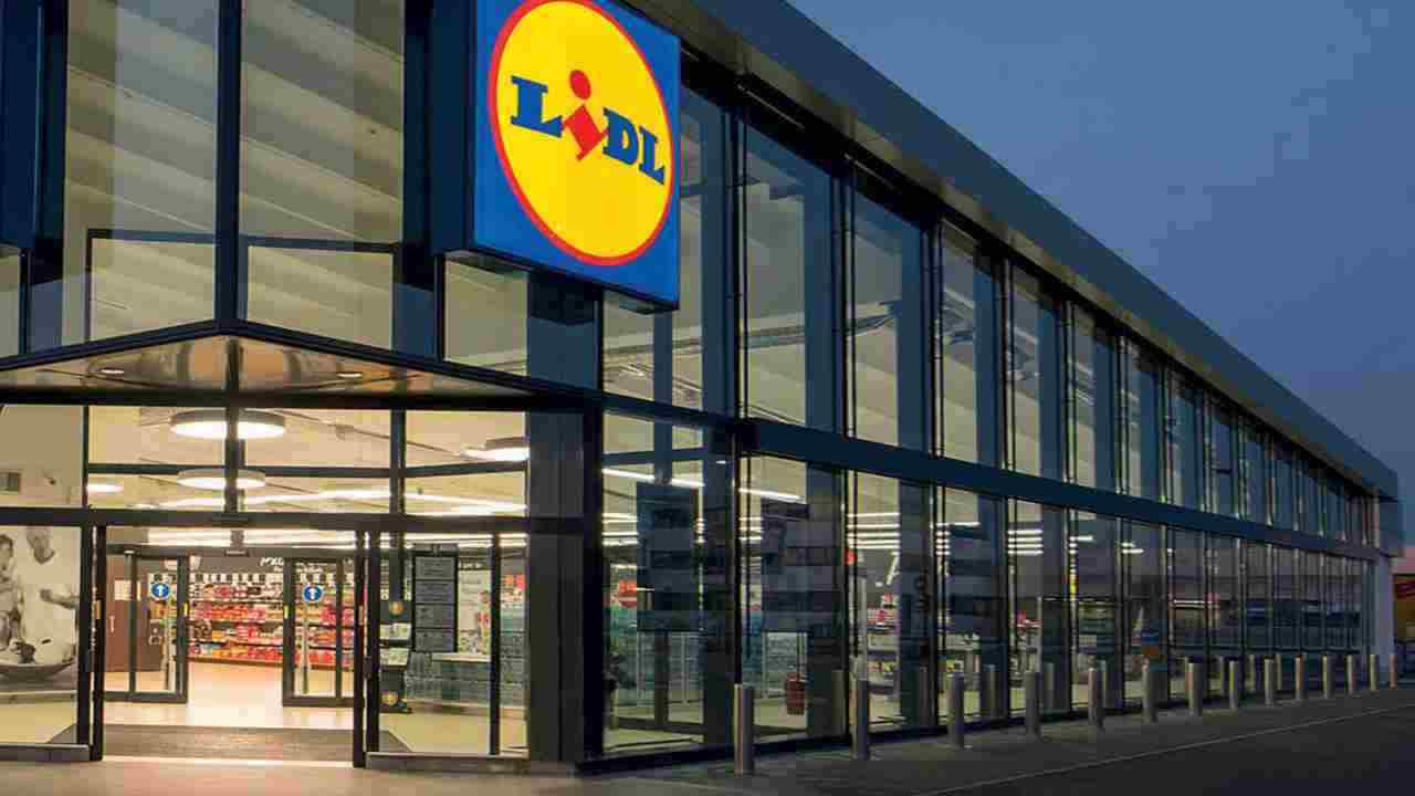 Lange Schlangen bei Lidl für Haushaltsgeräte, die die Reinigung zu Hause erleichtern