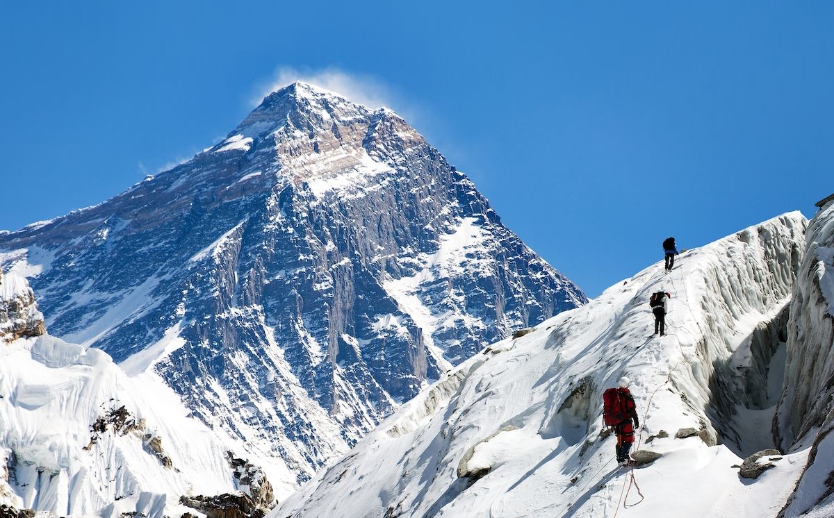 Der Everest ist ein Zwerg im Vergleich zum höchsten Berg im Sonnensystem.