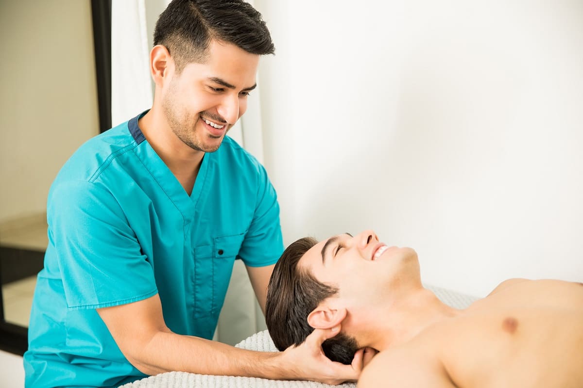 Eine geheime Methode zur Kopfhautmassage, die das Haarwachstum anregt und Schuppen reduziert.