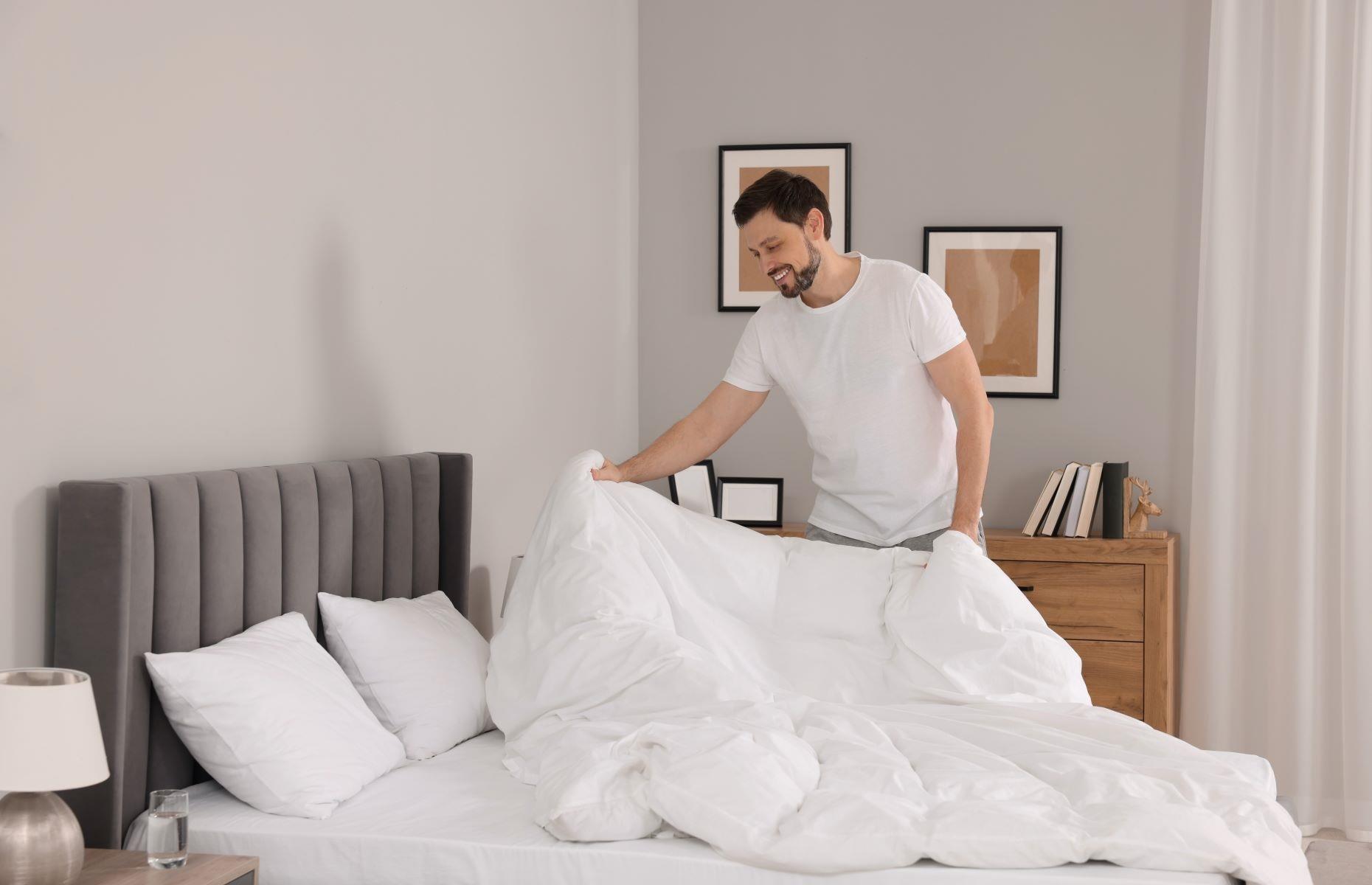 Schlafen in einem sauberen Bett: Wie oft sollte man Bettwäsche wechseln und wie sollte man sie am besten waschen?