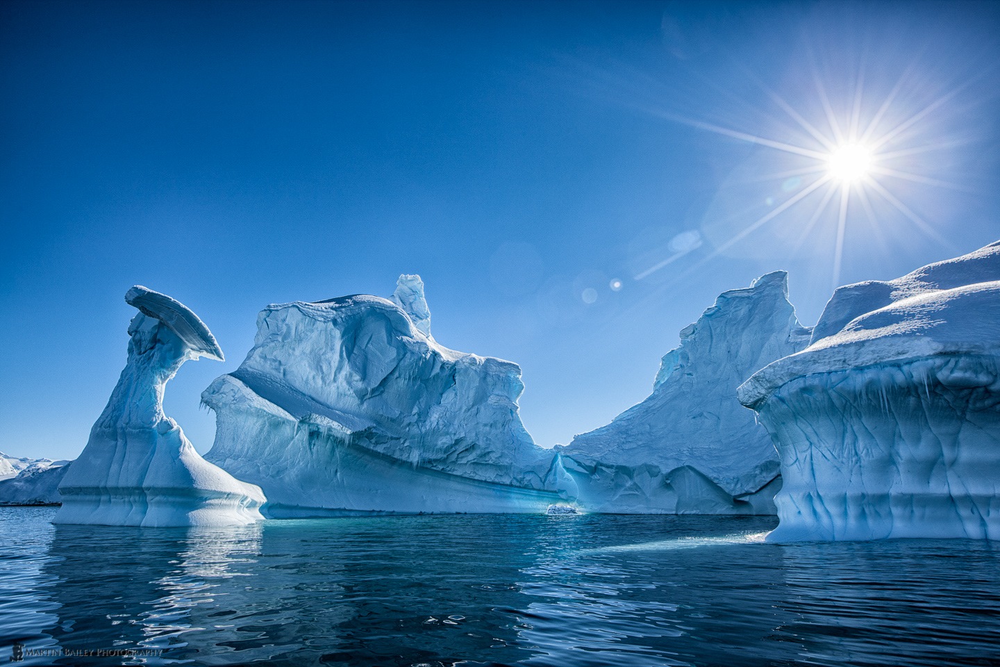 Unter der Eisschicht schlummert nicht ein Kontinent, sondern etwas anderes: etwas, das erwacht, wenn das Eis bricht.
