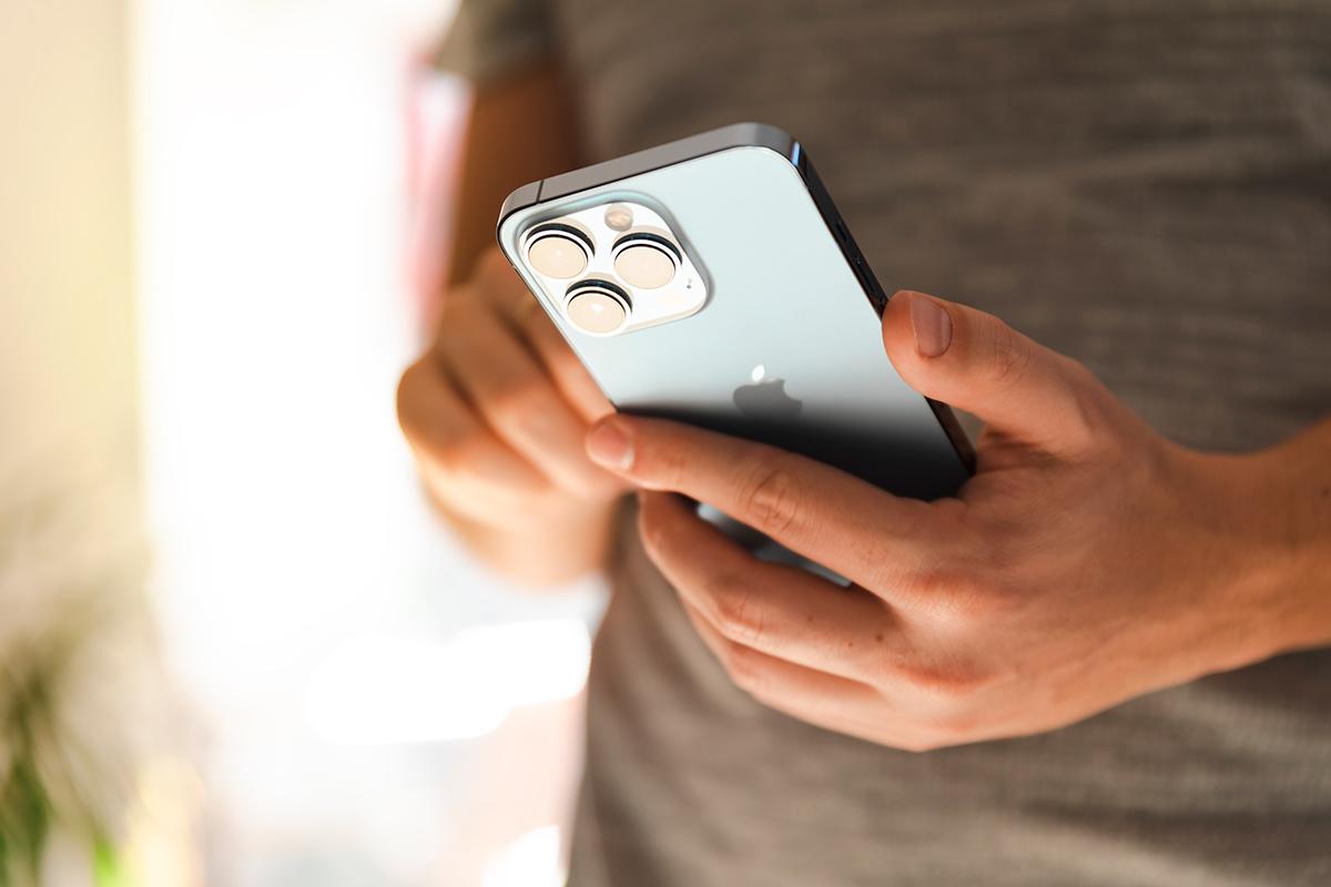 Was ist der orangefarbene oder grüne Punkt, der oben auf dem iPhone oder Android-Gerät erscheint?
