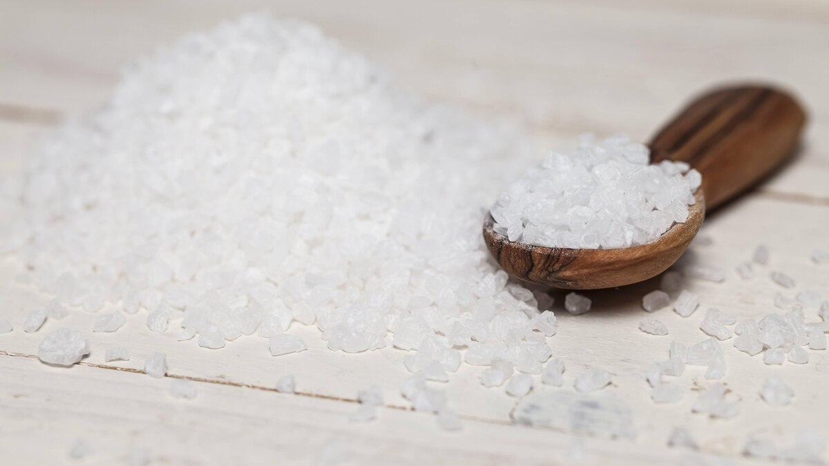Fügen Sie Salz zum Spülmittel hinzu: Dieser Trick löst Ihr größtes Problem in der Küche