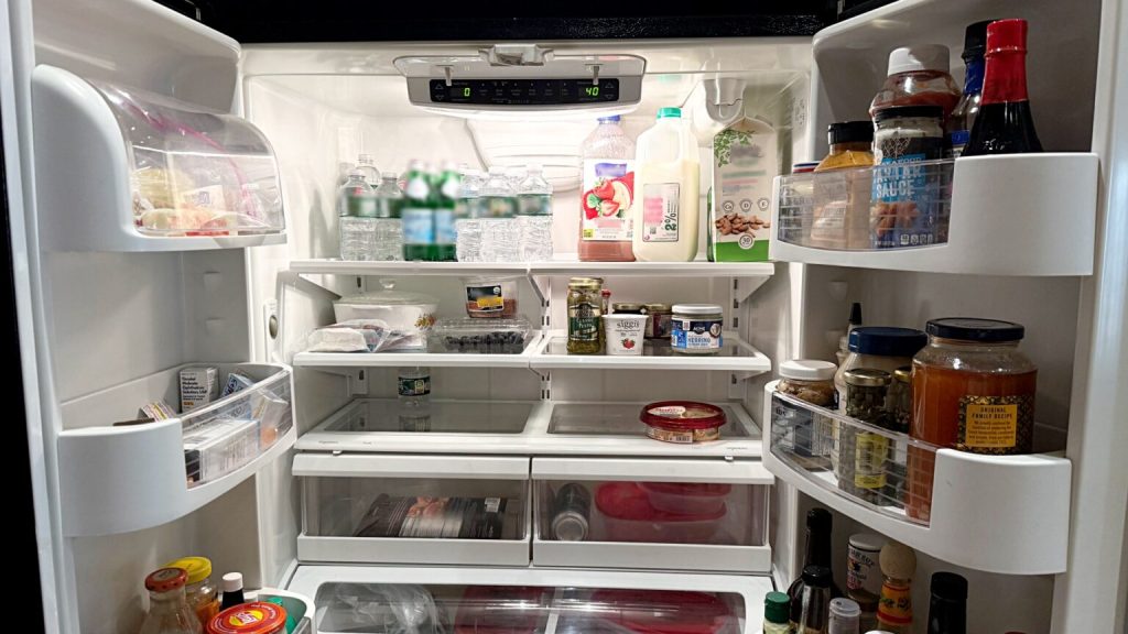 Wie oft sollte man den Kühlschrank reinigen? Die meisten Menschen tun dies zu selten und nicht richtig.