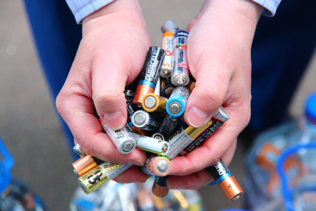 Ein einfacher Trick, um zu überprüfen, ob Ihre Batterien noch geladen sind
