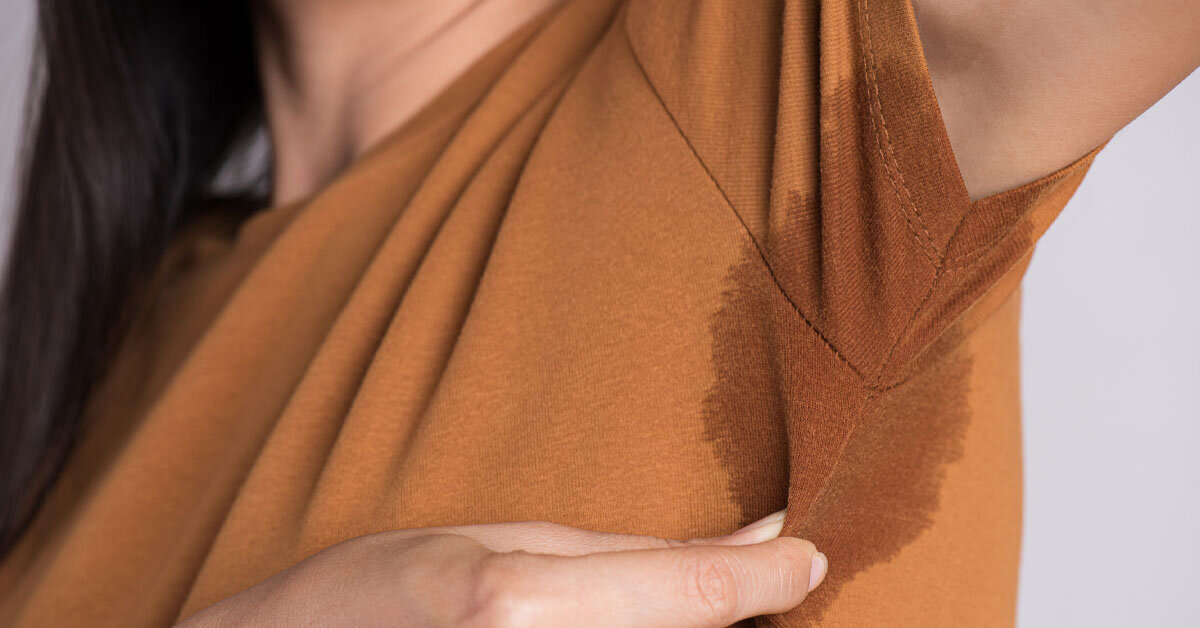Wie entfernt man hartnäckige Flecken und unangenehme Gerüche aus Kleidung?