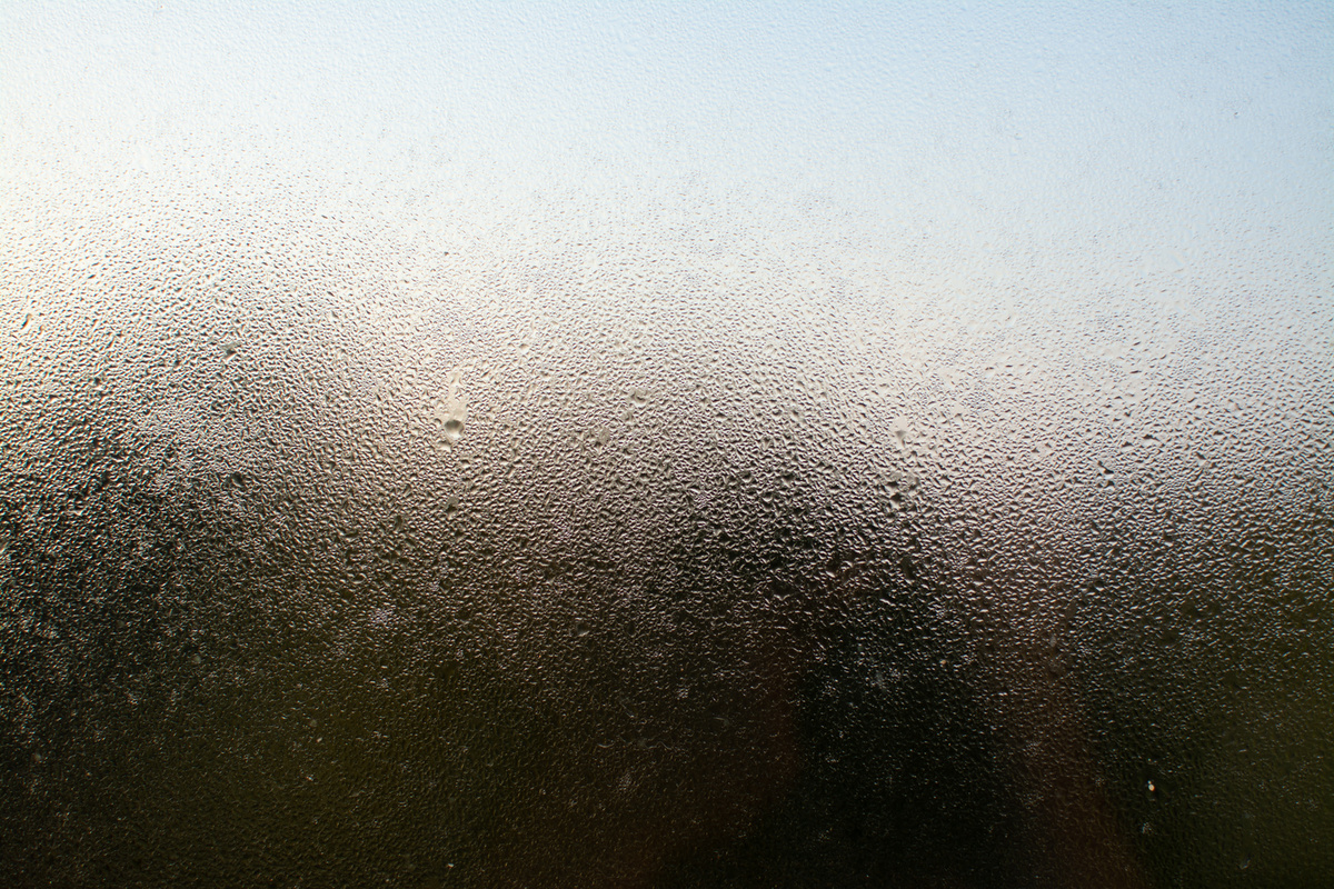 Ein Löffel dieses Mittels – und auf Wiedersehen, beschlagene Scheiben: ein günstiger Trick, damit die Fenster länger sauber bleiben