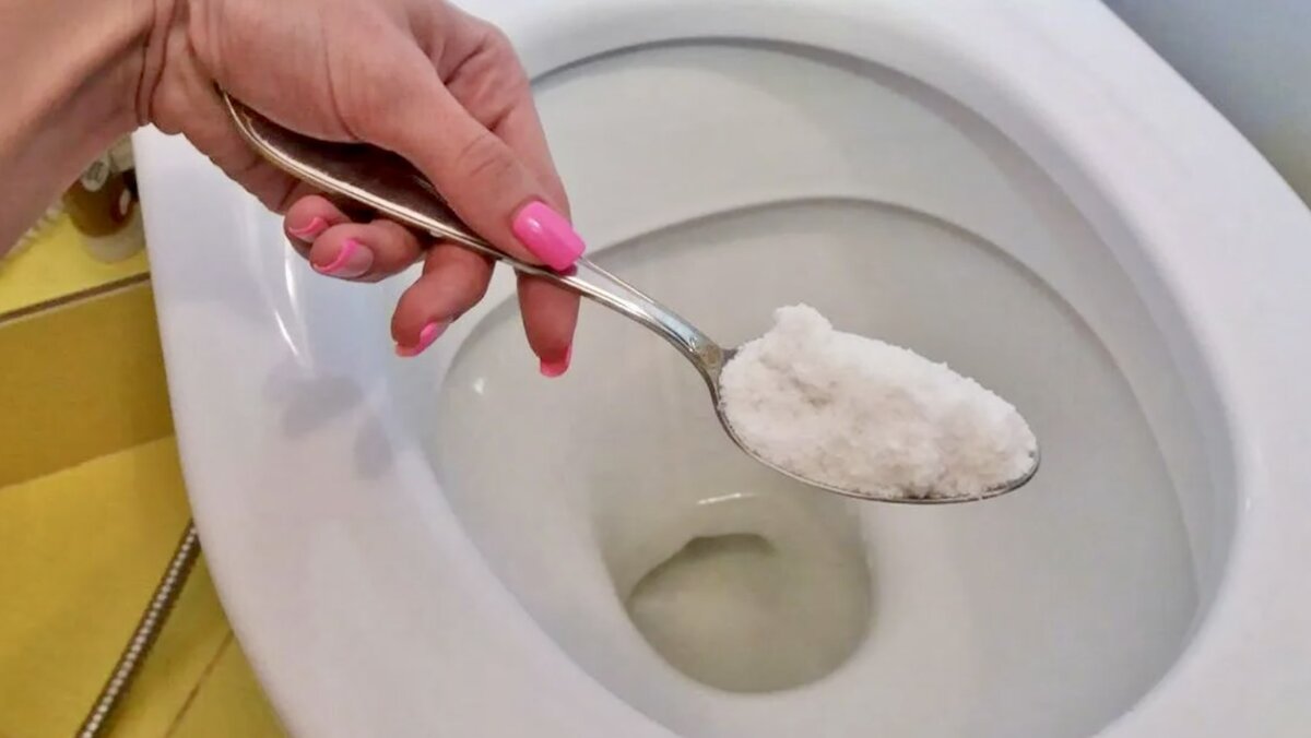 Nur wenige wissen: Warum man nachts Salz in die Toilette streuen sollte